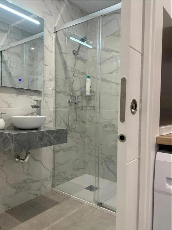 Apartamento 4 A 10 Min Caminando De La Estacion De Bus Y Tren Maria Zambrano Malaga Apartment