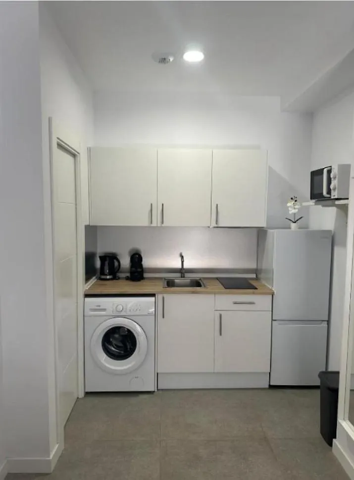 Apartamento 4 A 10 Min Caminando De La Estacion De Bus Y Tren Maria Zambrano 말라가 아파트